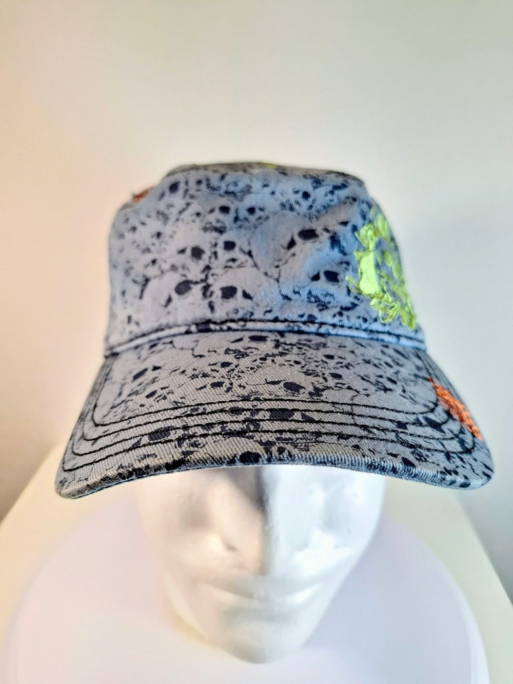 Pugs Unisex Skull-Pattern Grey Baseball Cap with Neon Embroidered Accents